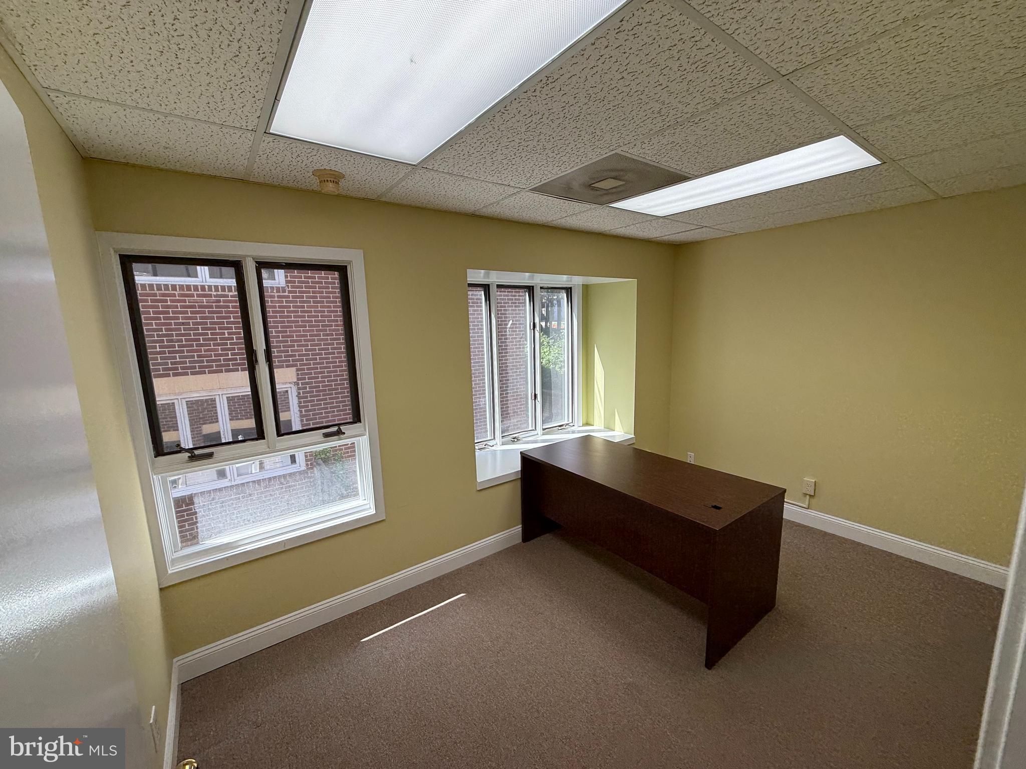 RED MAPLE COURT CONDOS - Commercial Lease