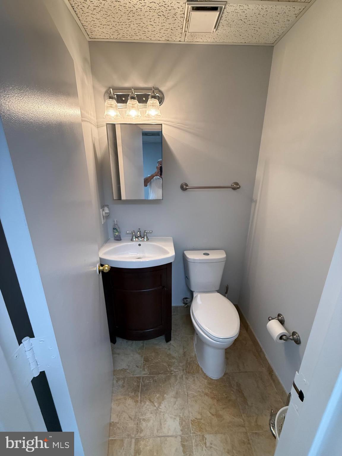 RED MAPLE COURT CONDOS - Commercial Lease