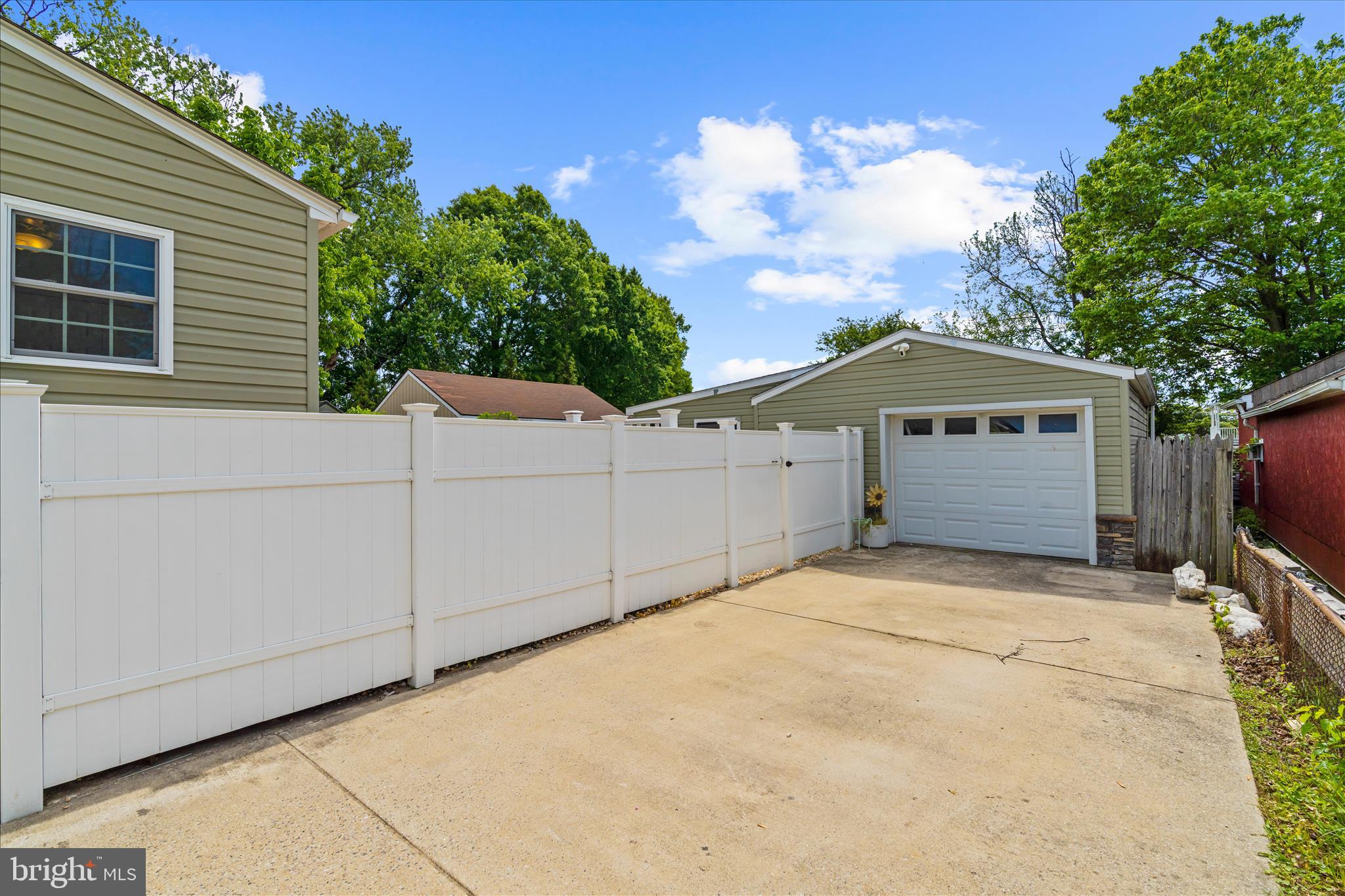 LYNCH POINT - Residential