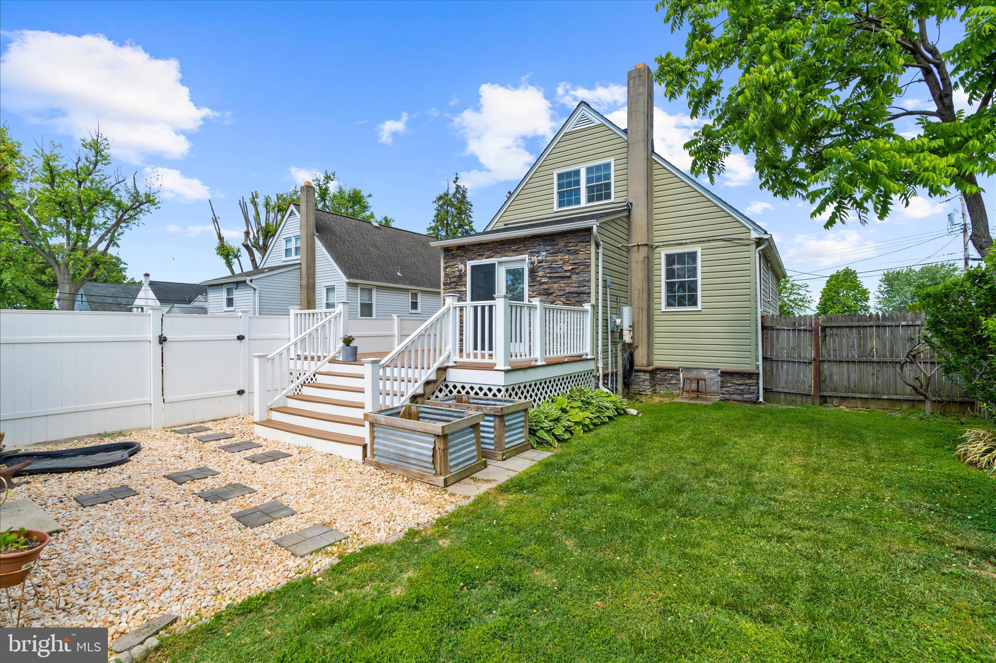 LYNCH POINT - Residential