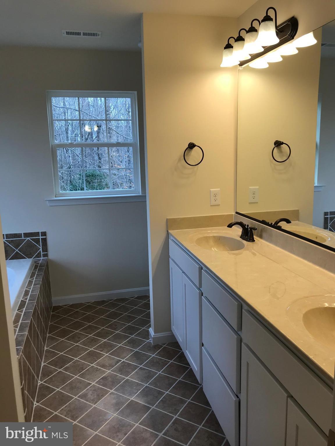 PRESIDENTIAL LAKES - Residential