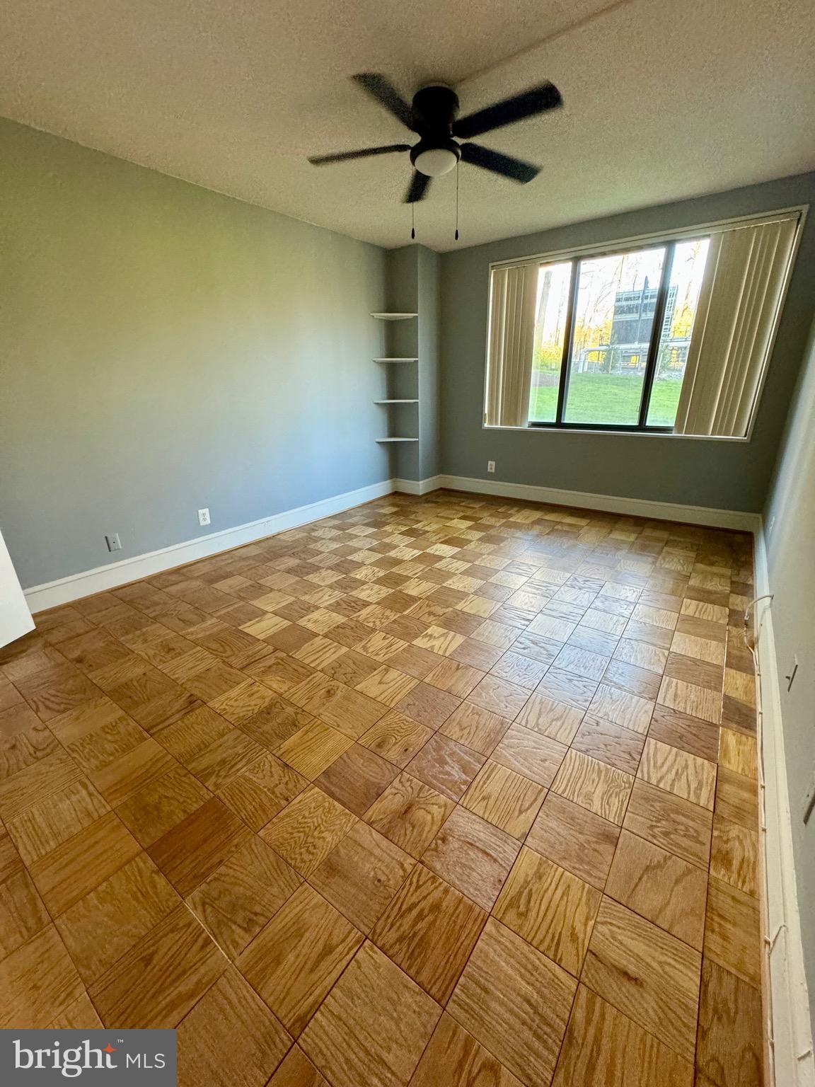 PROMENADE TOWERS - Residential