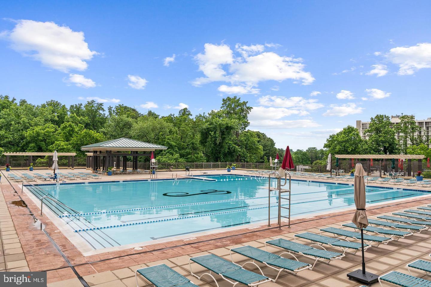 PROMENADE TOWERS - Residential