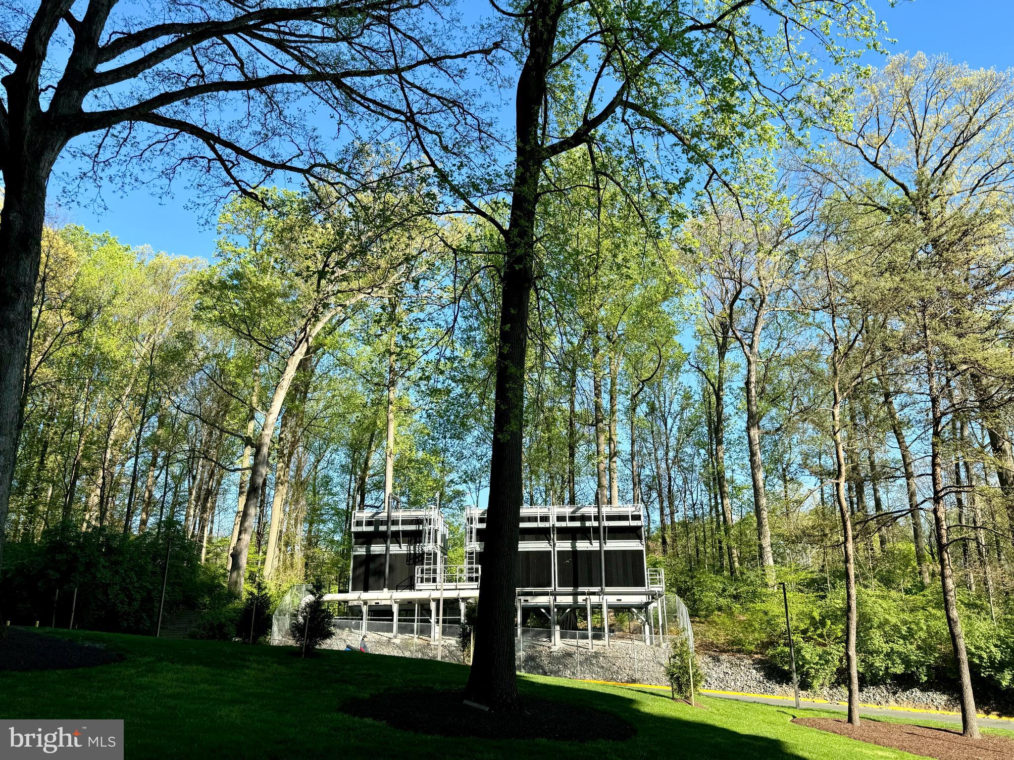 PROMENADE TOWERS - Residential