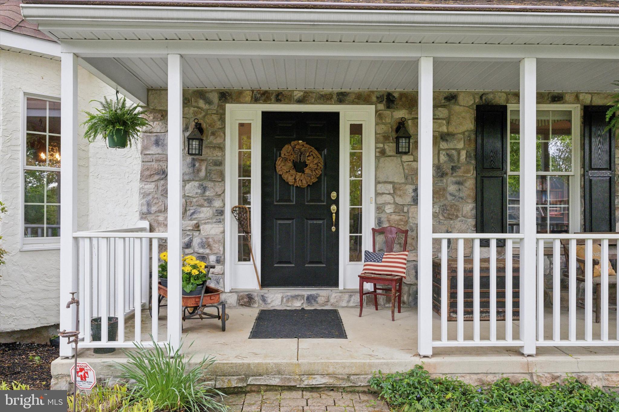 210 HOLLOWBUSH LANE