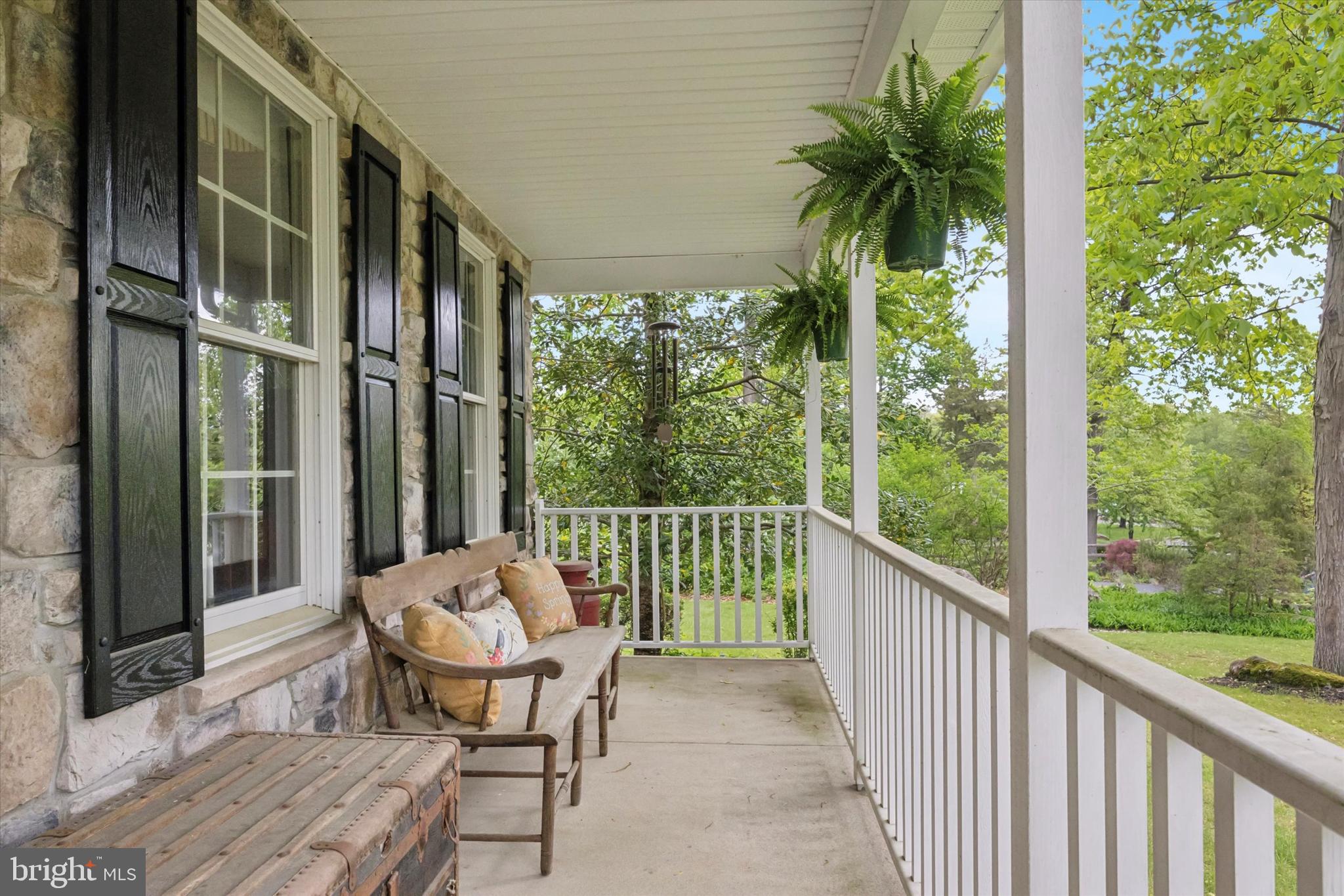 210 HOLLOWBUSH LANE