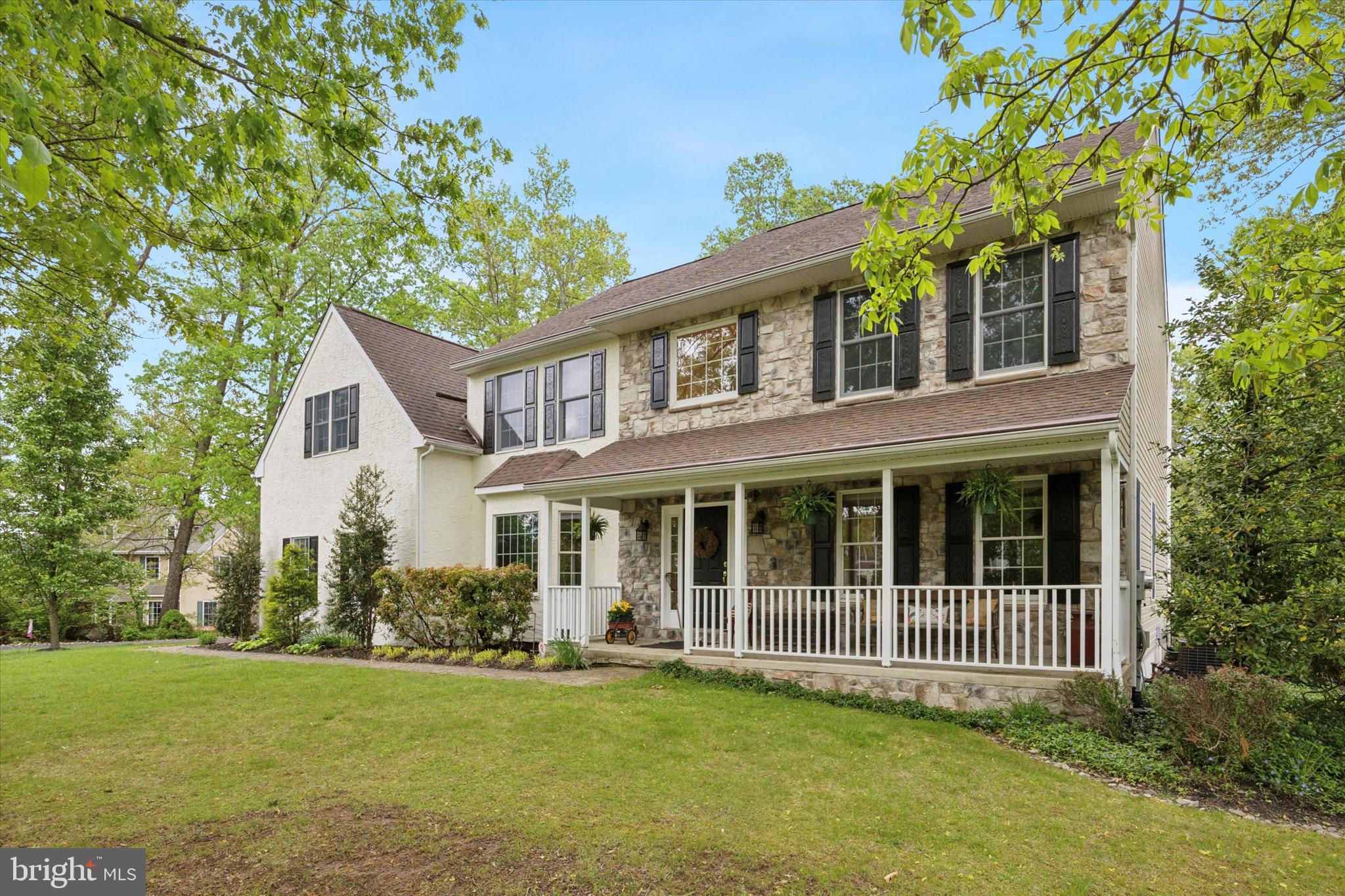 210 HOLLOWBUSH LANE