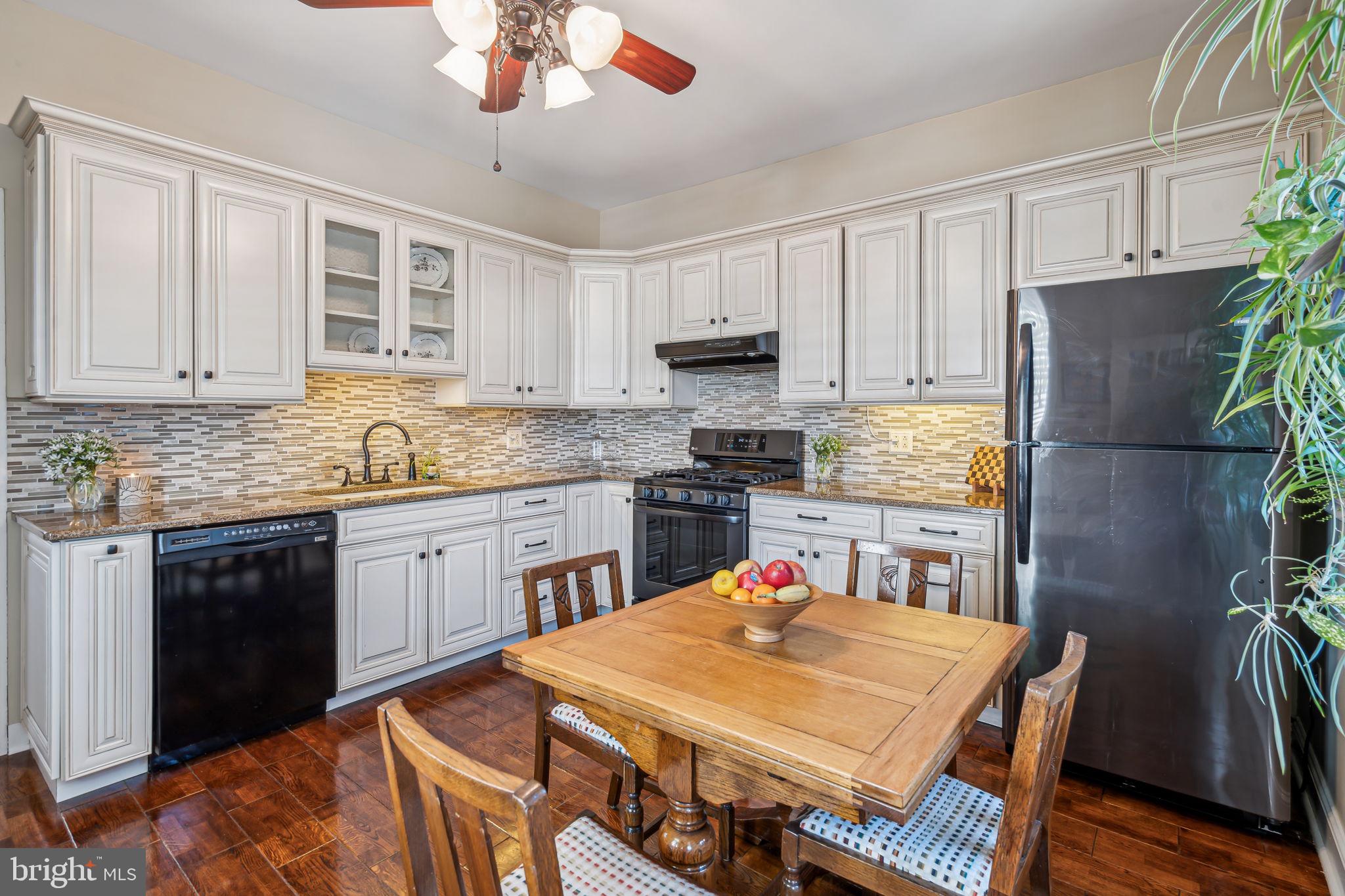 PORT RICHMOND - Residential