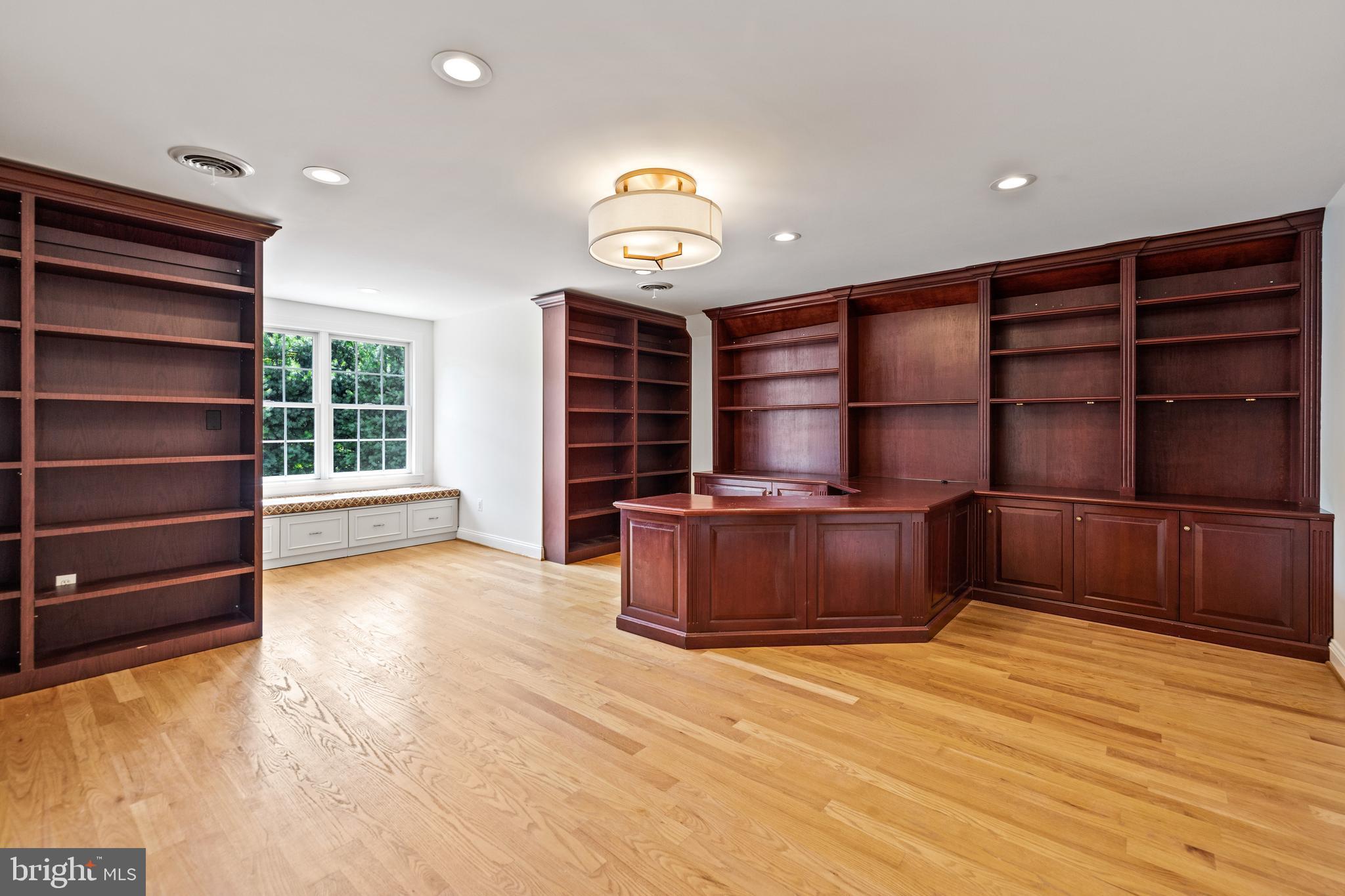 FALLSBOURNE - Residential