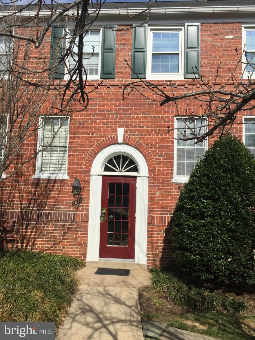 Fantastic 1 bedroom/1 bath condo in terrific location in Arlington. Rare off street parking, laundry and storage in building.  Remodeled kitchen with new stainless steel appliances, granite counters, wood cabinets and ceramic floors.  New hardwood floors.  New HVAC.  Remodeled bath with new vanity and lighting. Fresh paint.  Walk to 2 metro stops.  Convenient to 66, Lee Hwy, Rt 50.