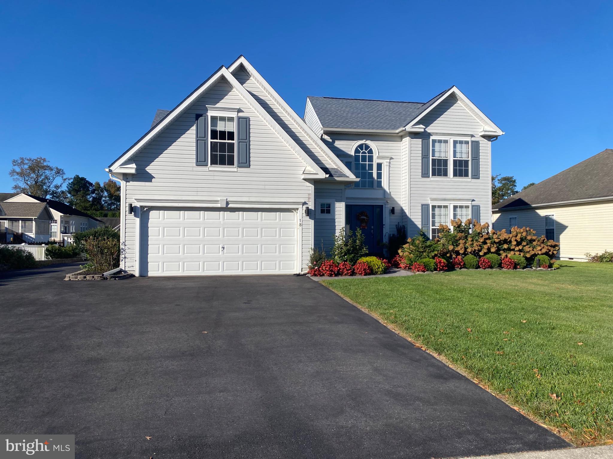 18 APPLEWOOD LANE