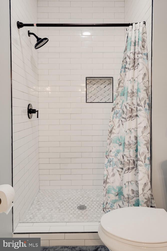 HILL OAKS CONDO PHASE 1- - Residential