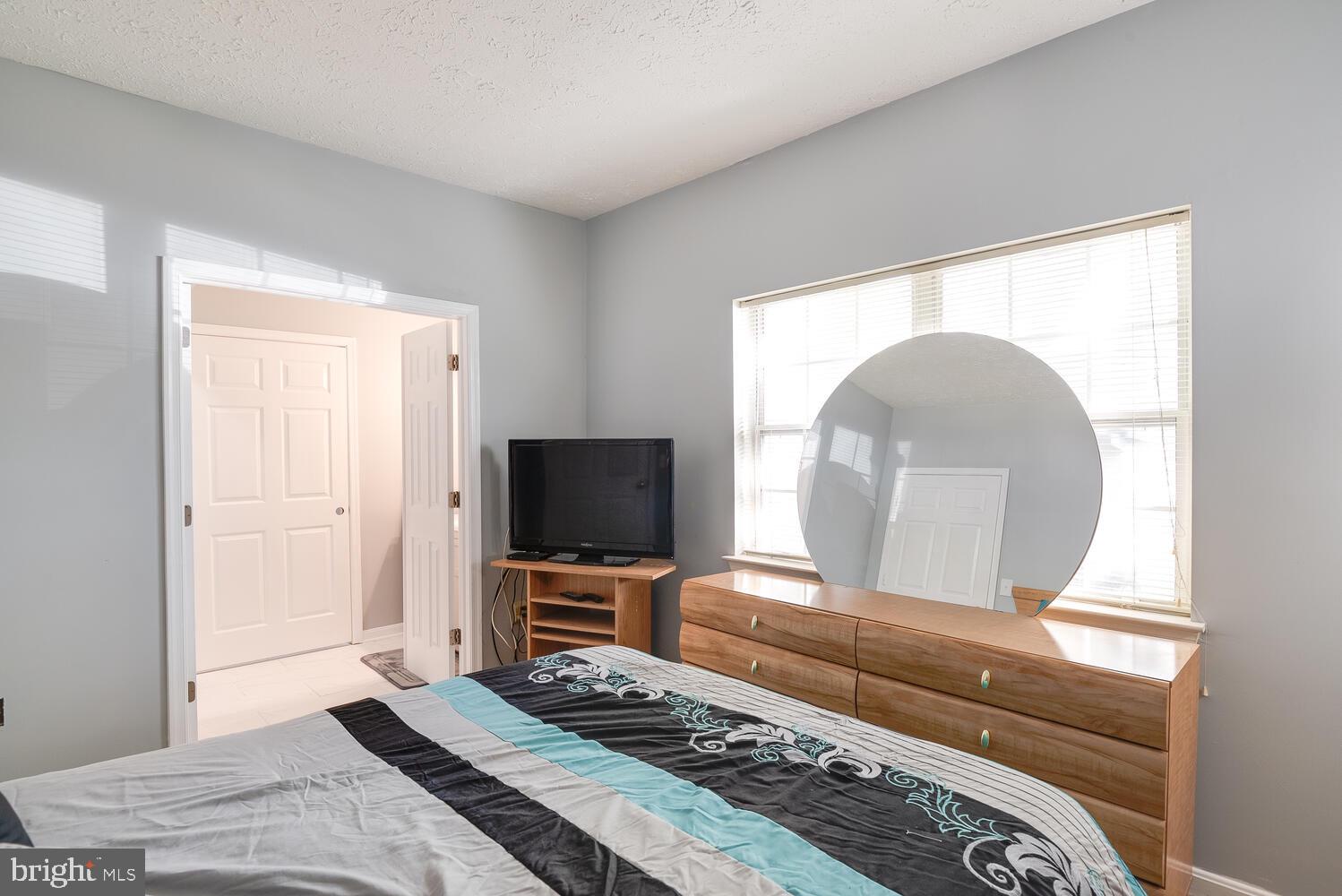 HILL OAKS CONDO PHASE 1- - Residential