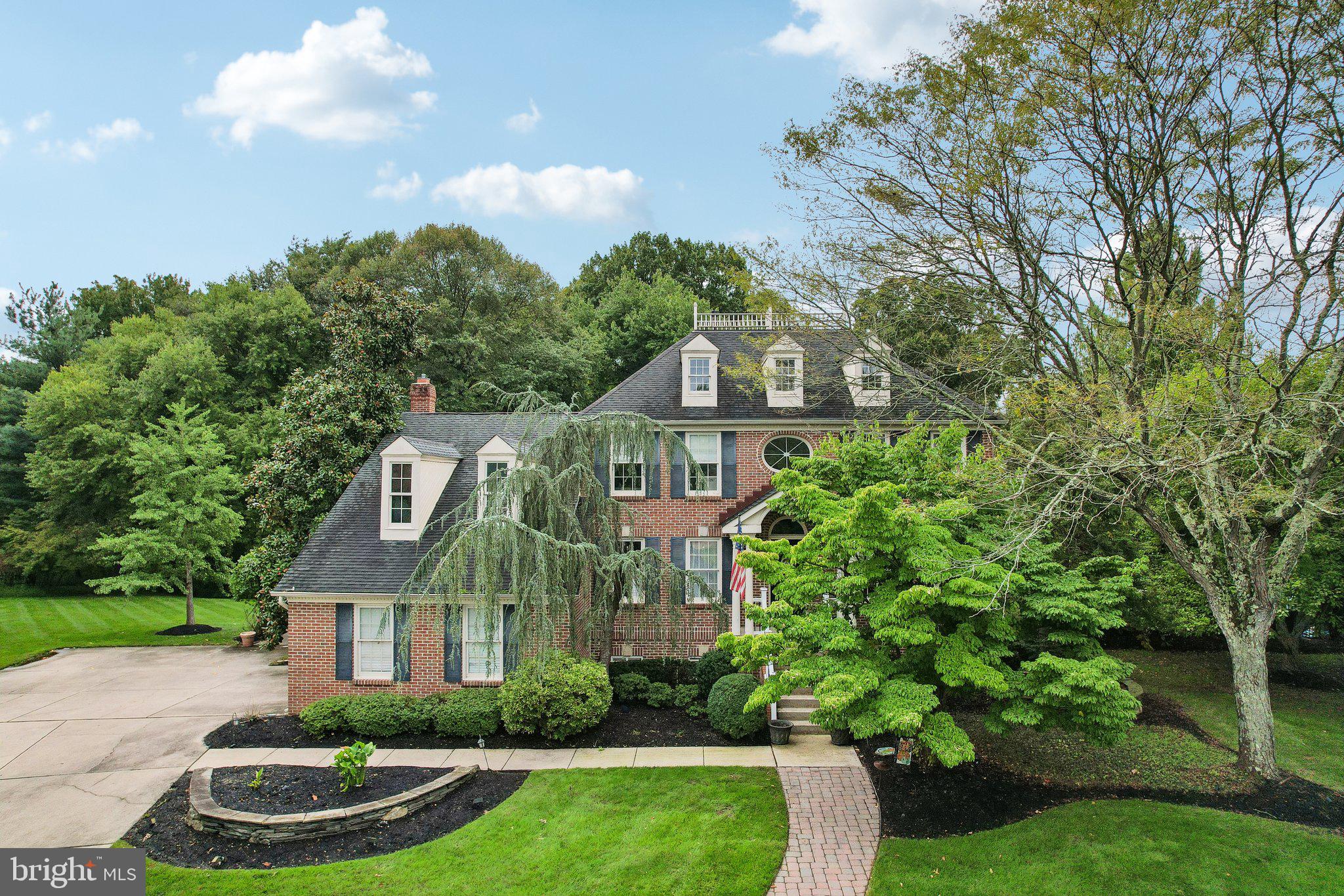 4 BROADACRE COURT