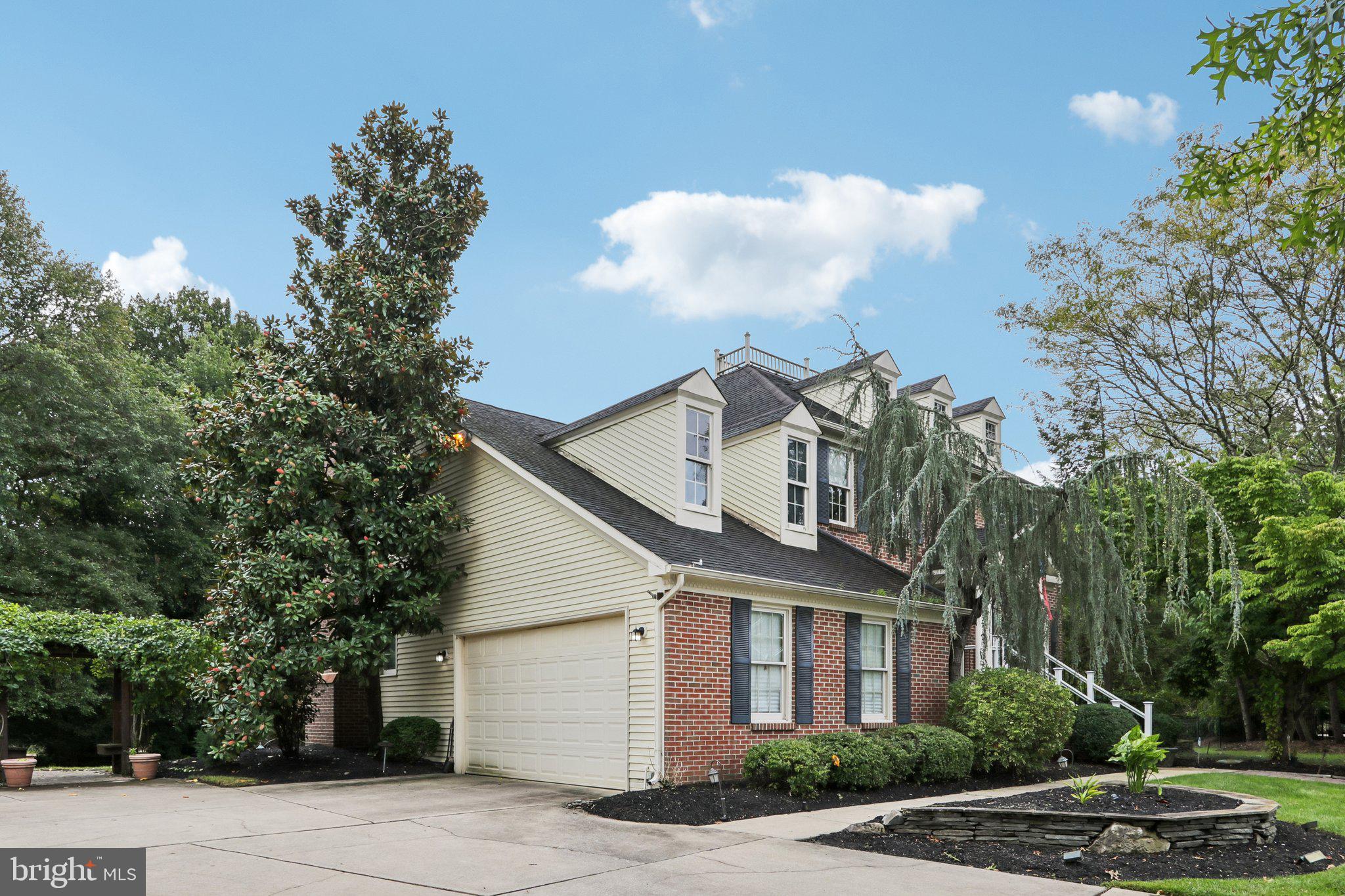 4 BROADACRE COURT