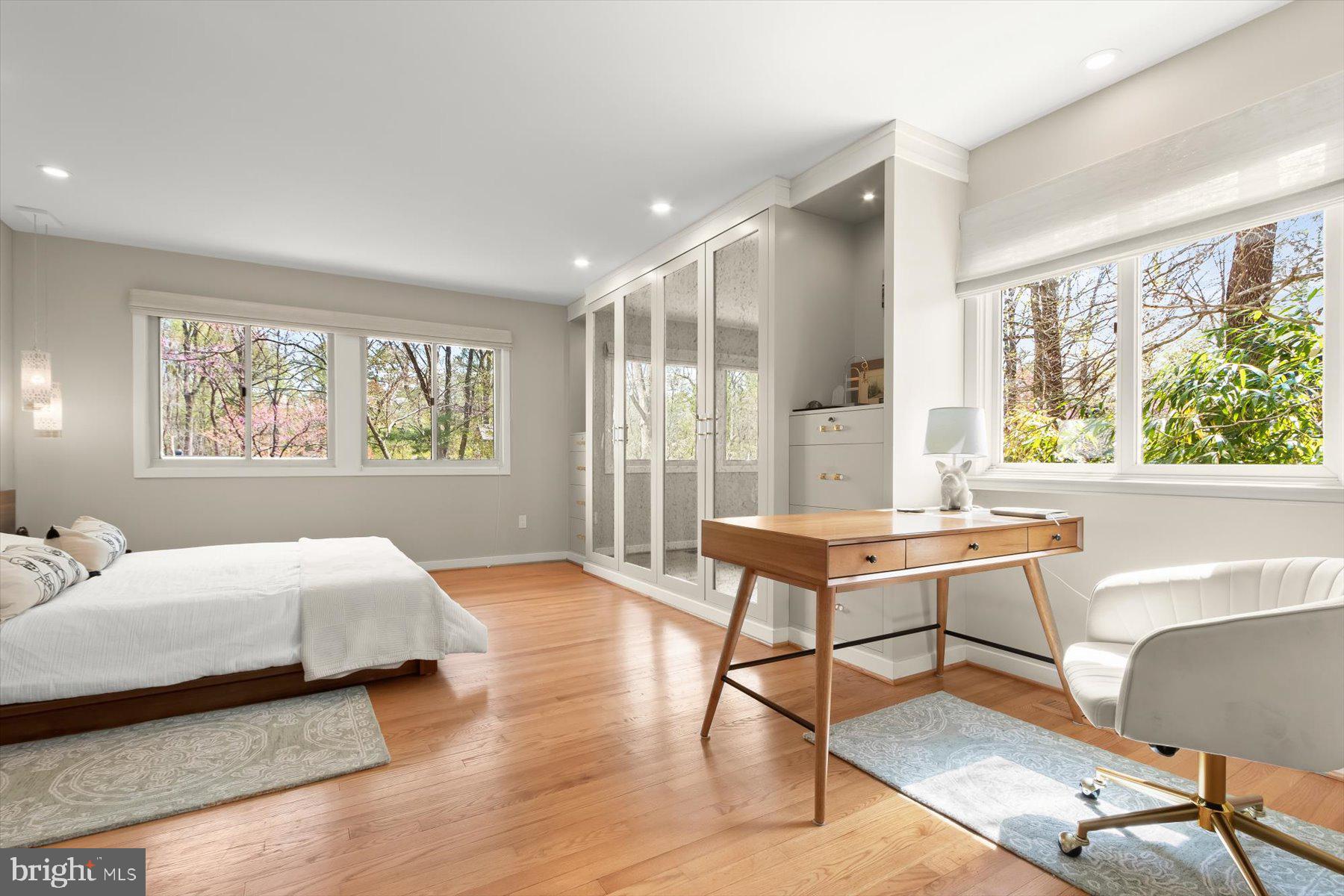 CARDEROCK SPRINGS - Residential