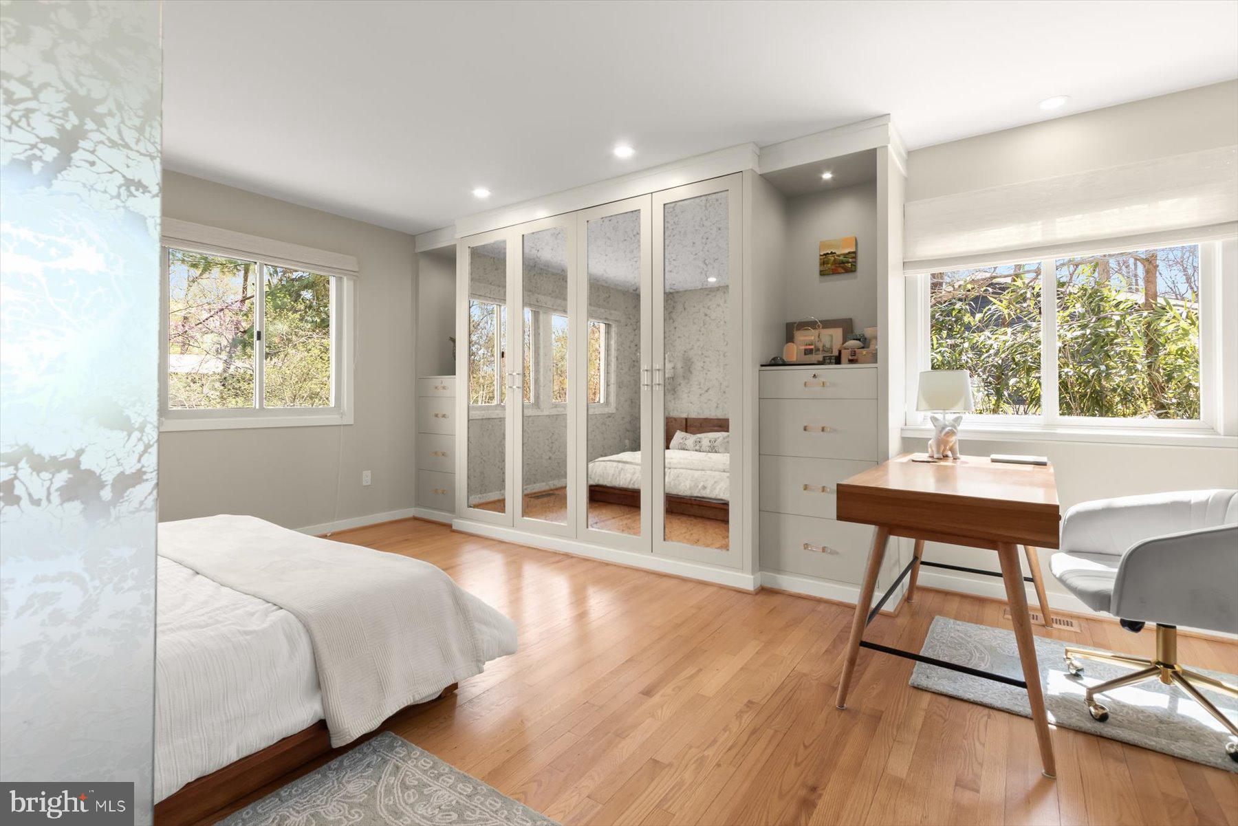 CARDEROCK SPRINGS - Residential