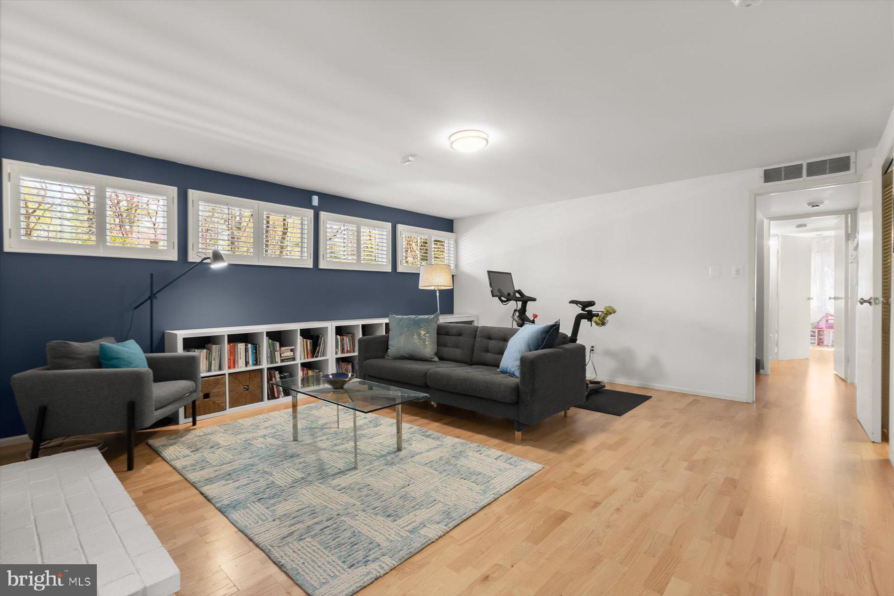 CARDEROCK SPRINGS - Residential