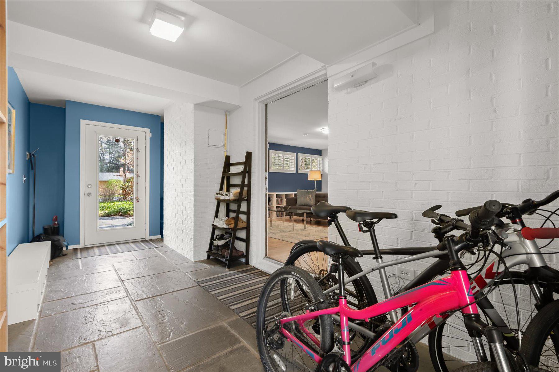 CARDEROCK SPRINGS - Residential