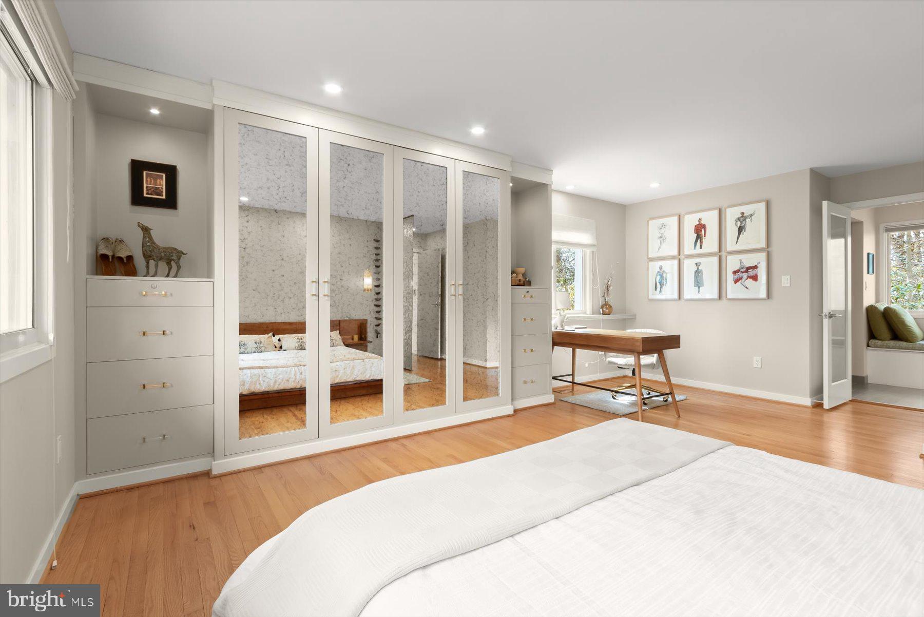 CARDEROCK SPRINGS - Residential