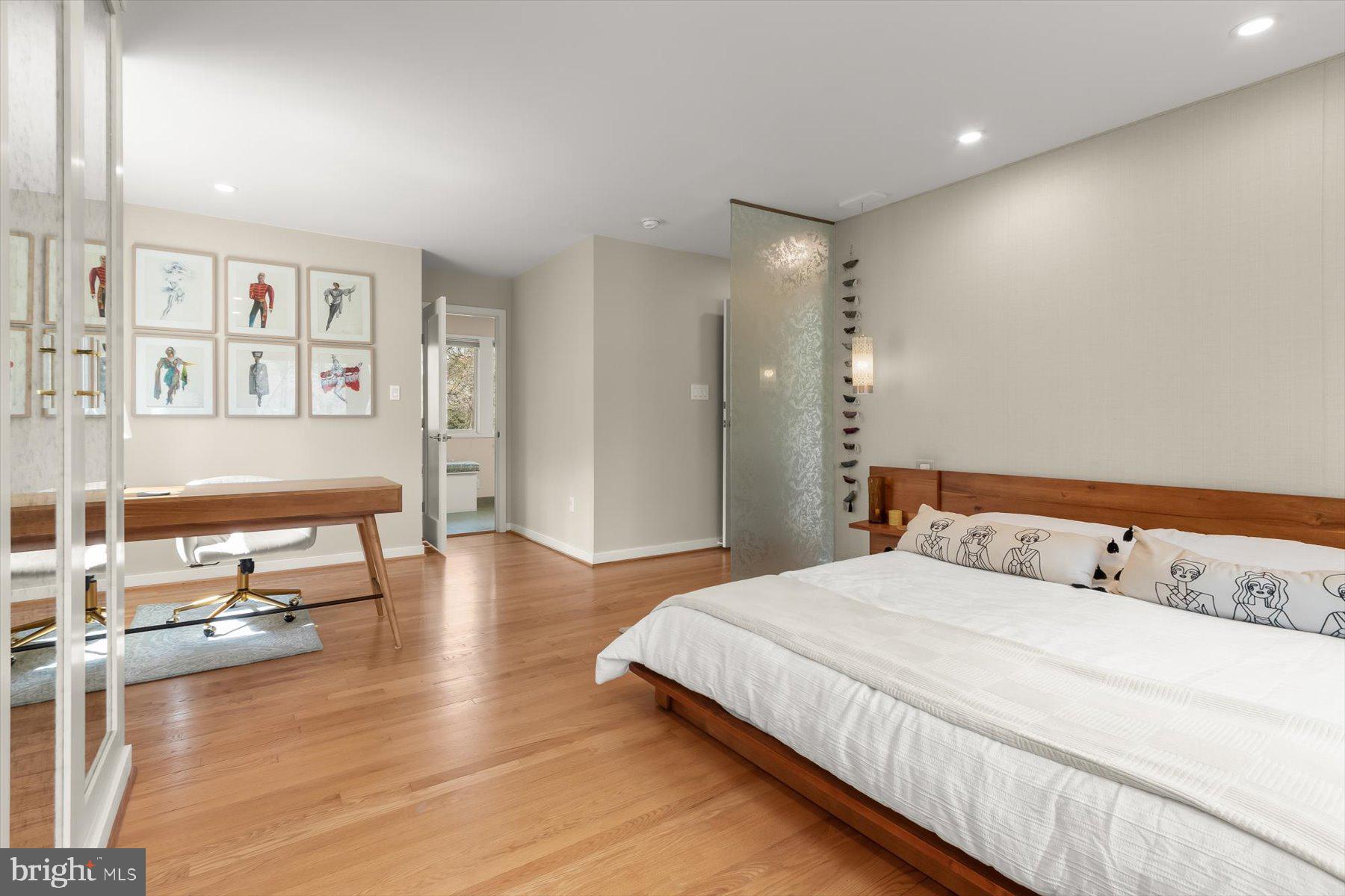 CARDEROCK SPRINGS - Residential