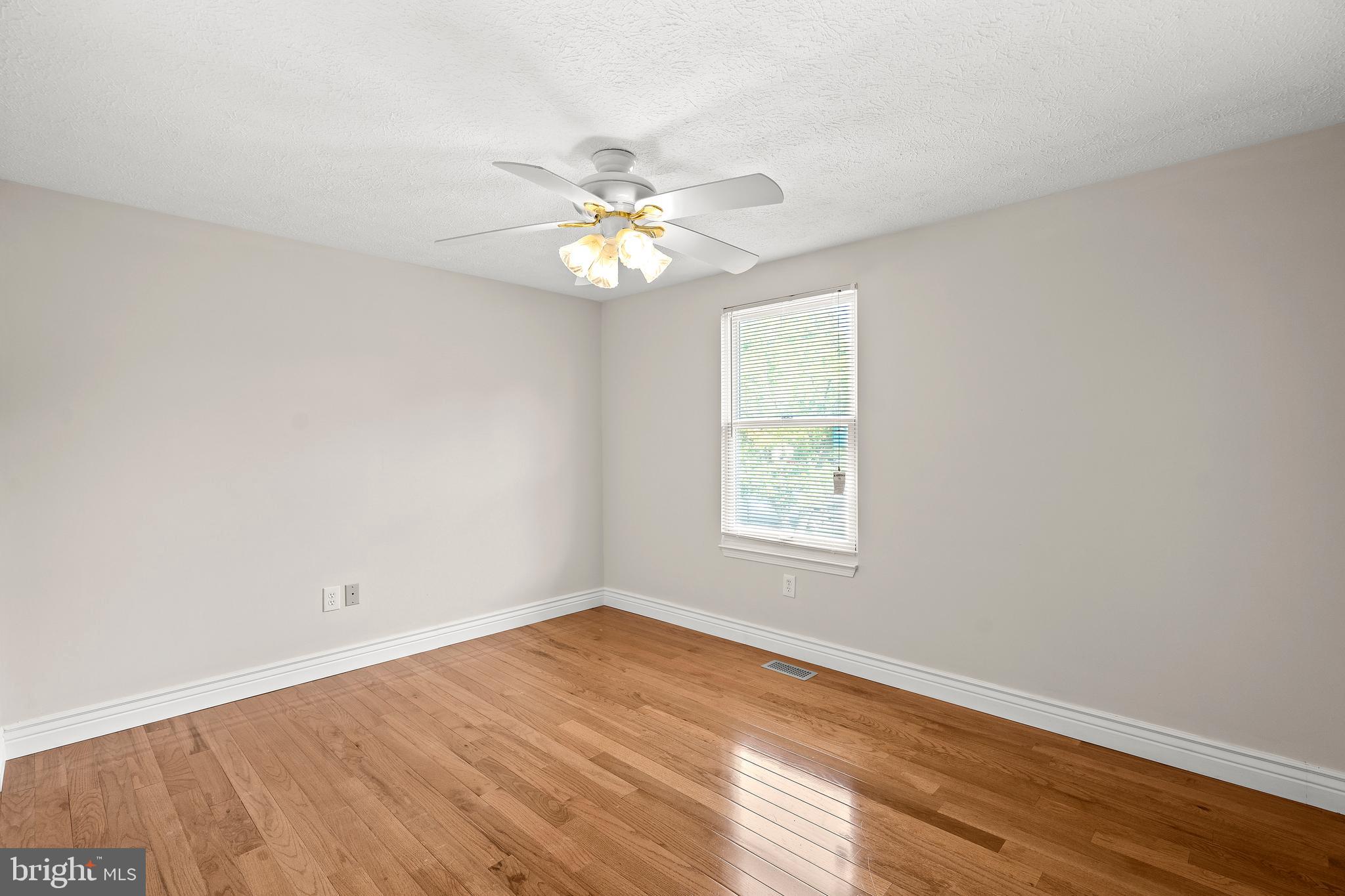 HILLCREST ORCHARDS - Residential