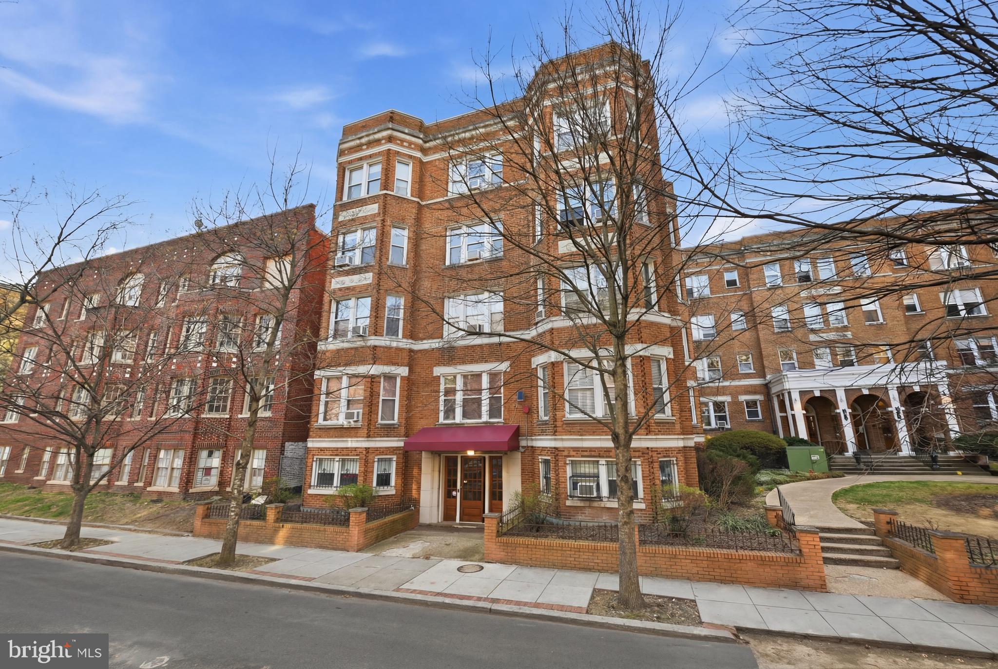 1820 CLYDESDALE PLACE NW 4