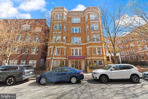 Photo of 1820 Clydesdale Place NW #4, WASHINGTON, DC 20009 (MLS # DCDC2250360)