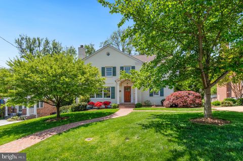 Photo of 9612 Carriage Road, KENSINGTON, MD 20895 (MLS # MDMC2178228)