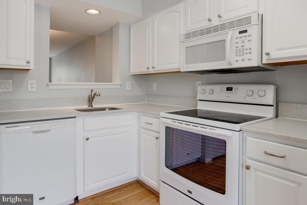 STONEY BEACH - Residential