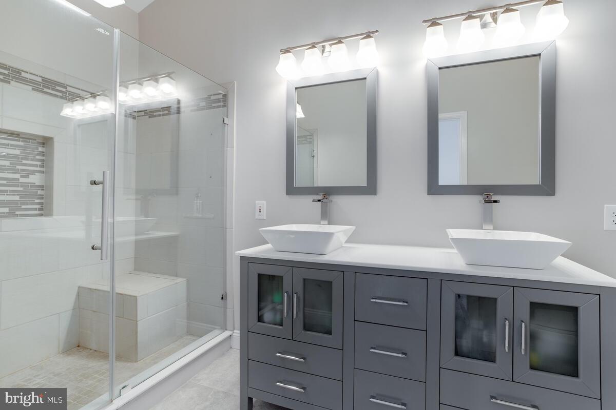 STONEY BEACH - Residential