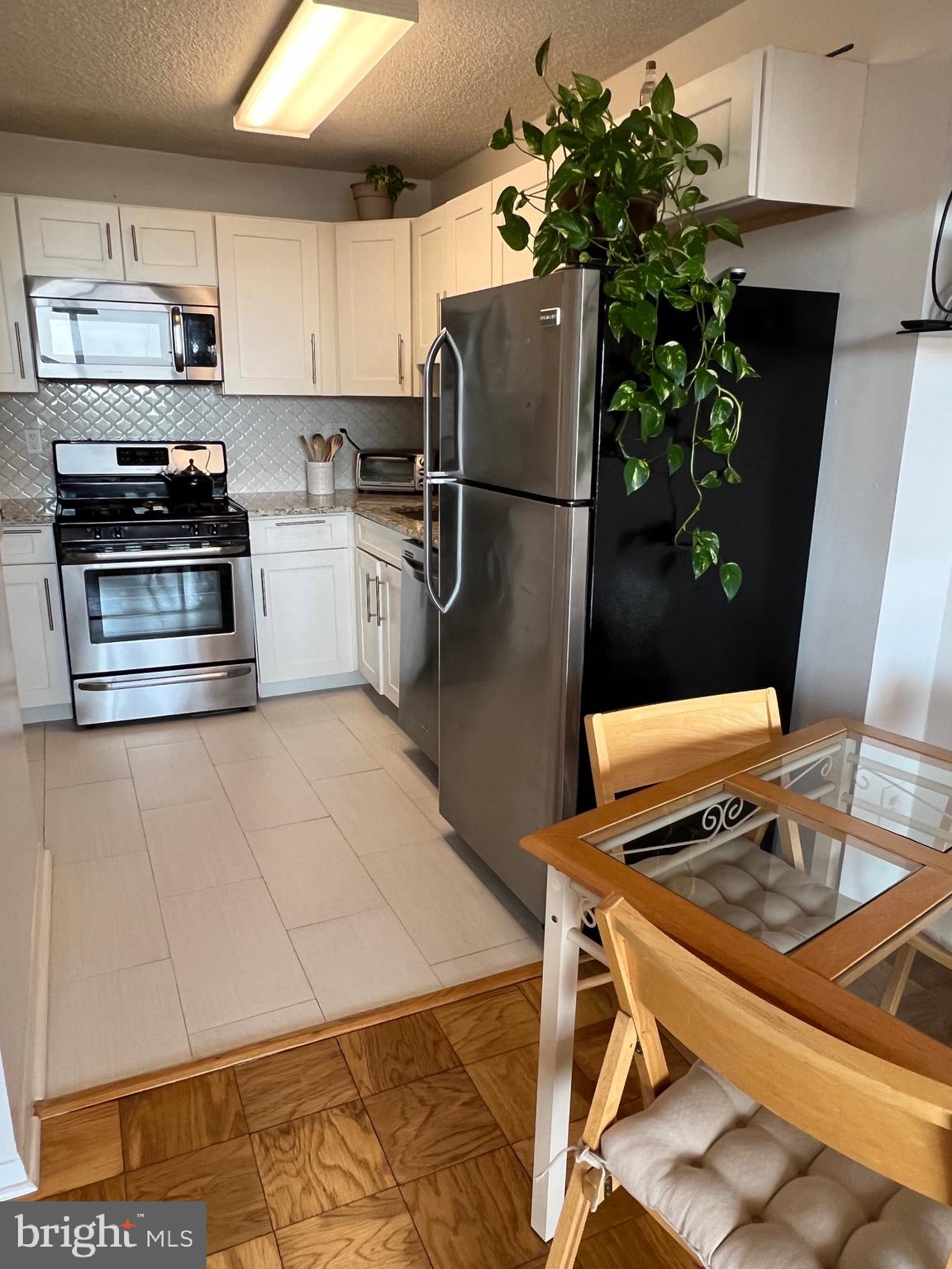 PROMENADE TOWERS - Residential Lease