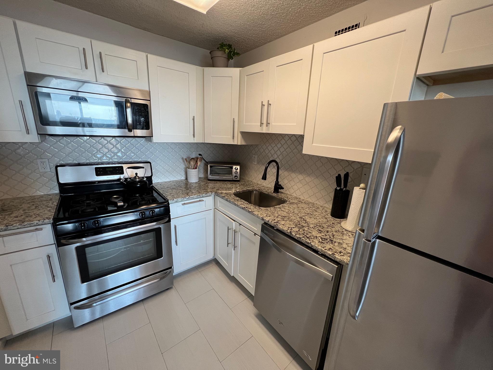 PROMENADE TOWERS - Residential Lease