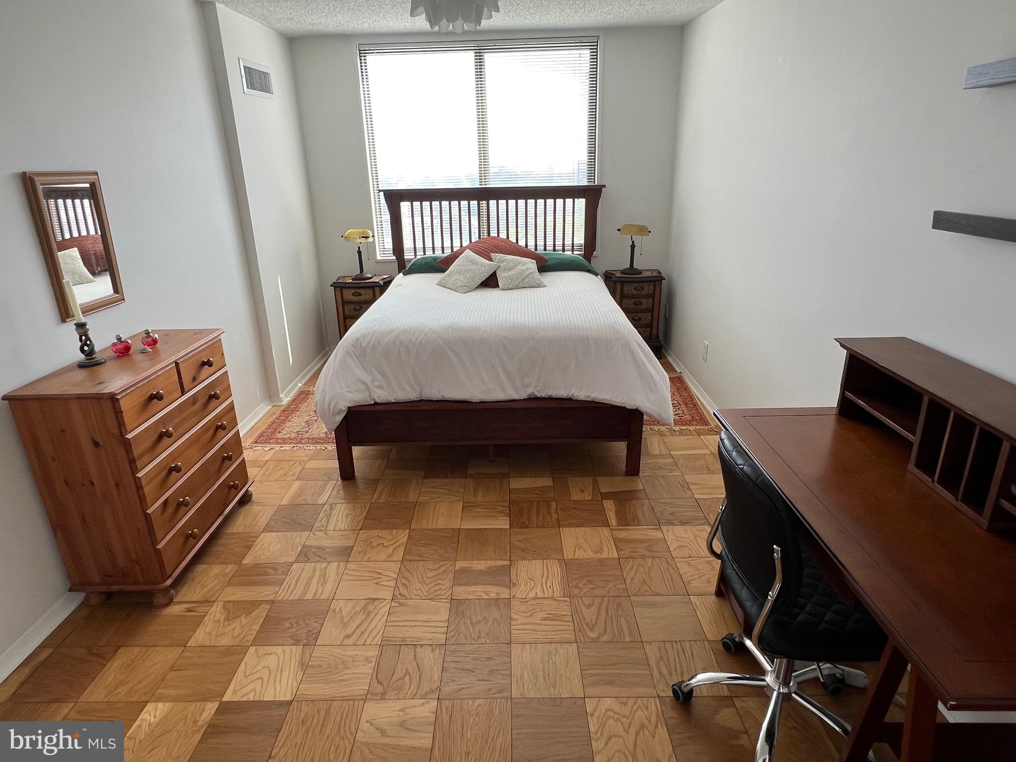 PROMENADE TOWERS - Residential Lease