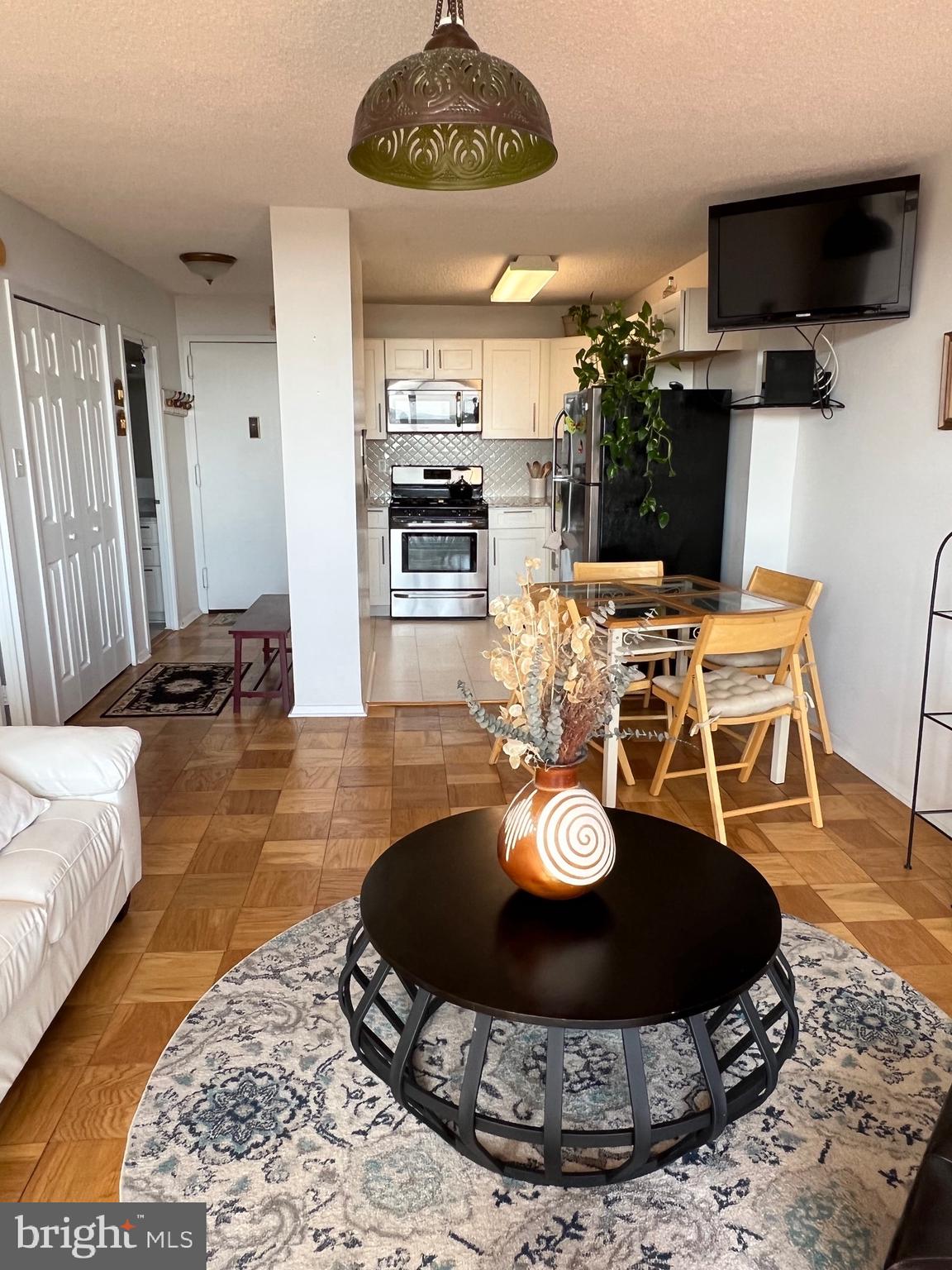 PROMENADE TOWERS - Residential Lease