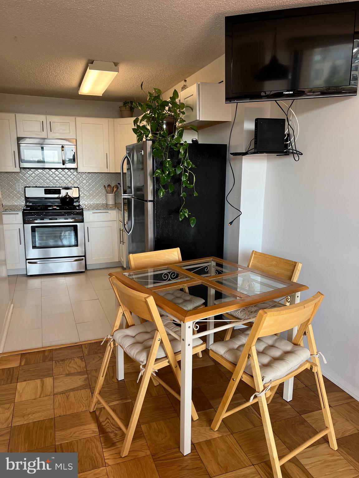 PROMENADE TOWERS - Residential Lease