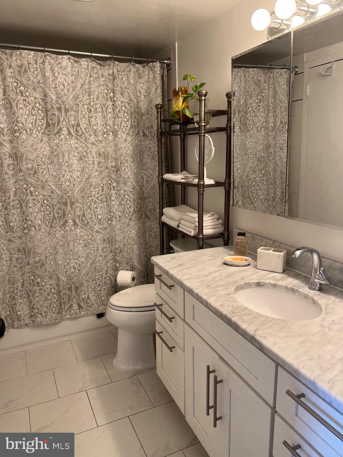 PROMENADE TOWERS - Residential Lease