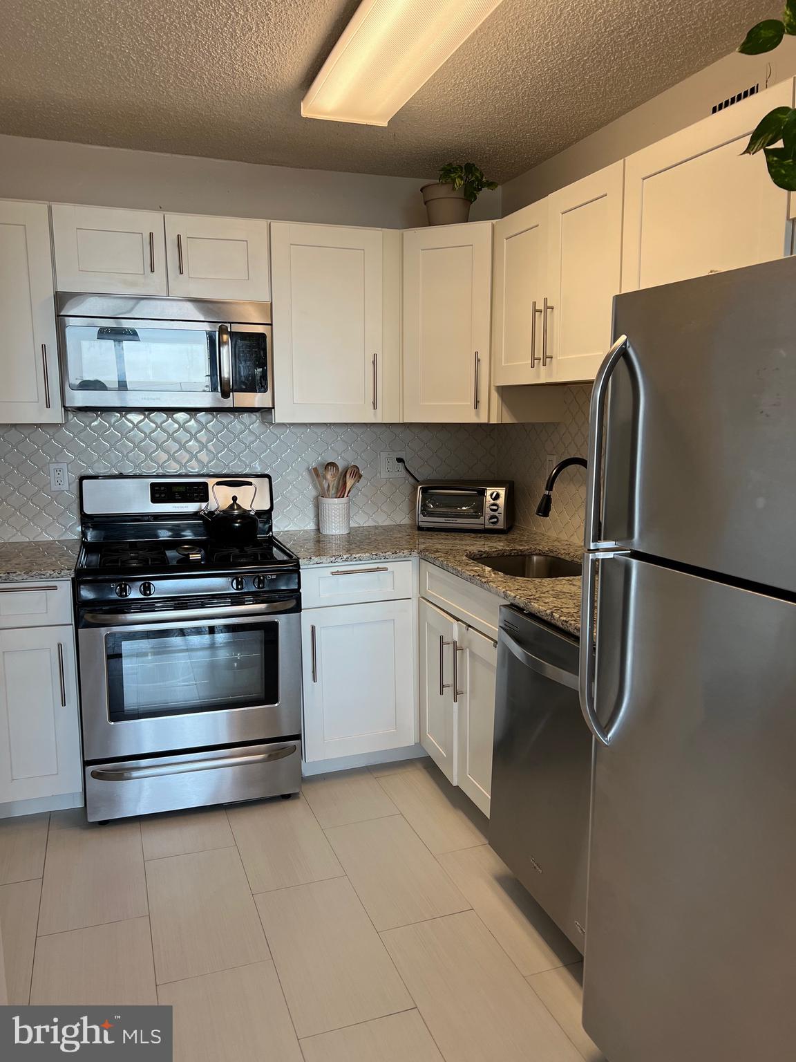 PROMENADE TOWERS - Residential Lease