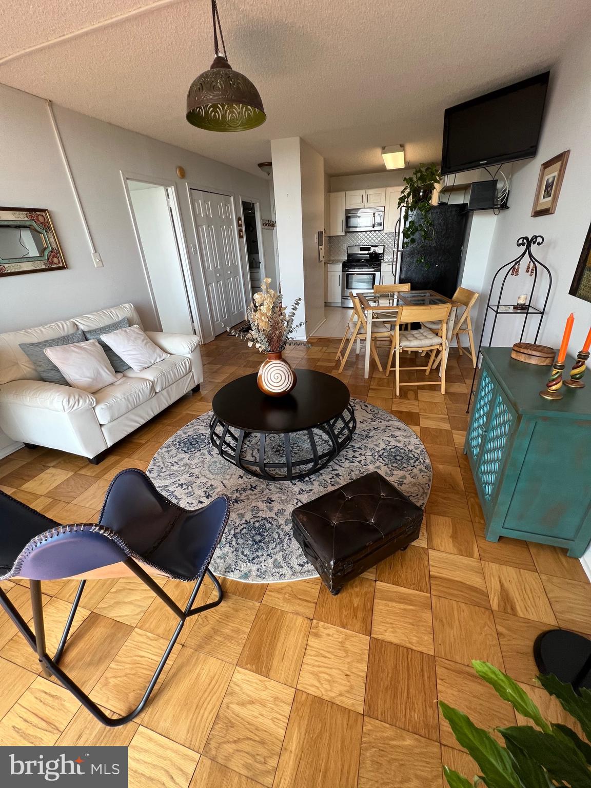 PROMENADE TOWERS - Residential Lease