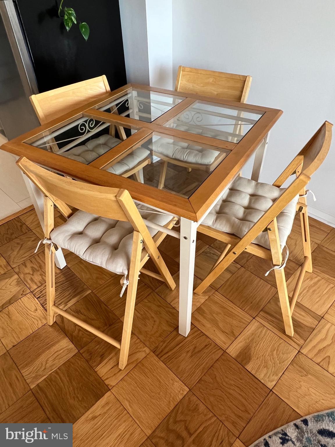 PROMENADE TOWERS - Residential Lease