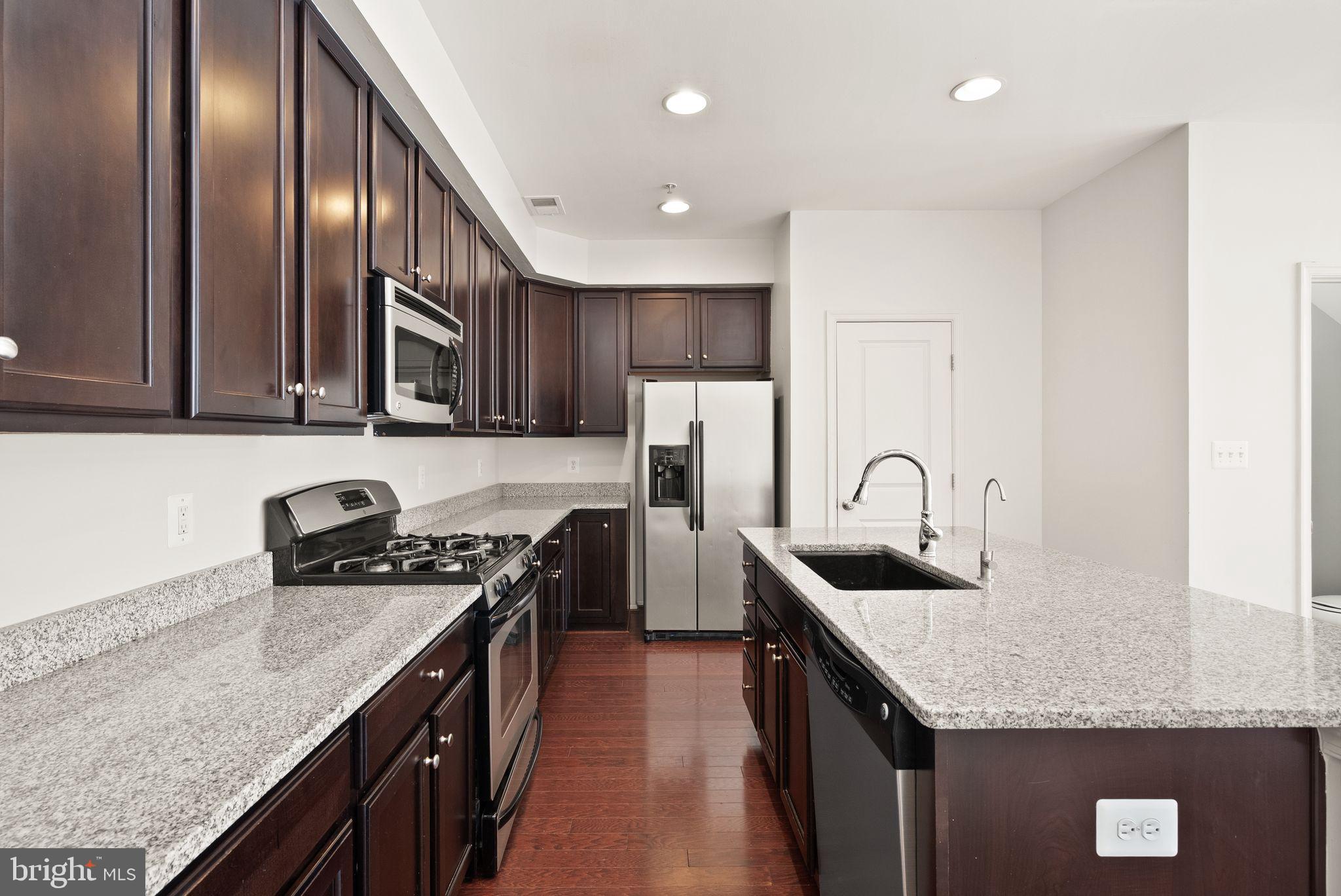 MADISON CRESCENT - Residential