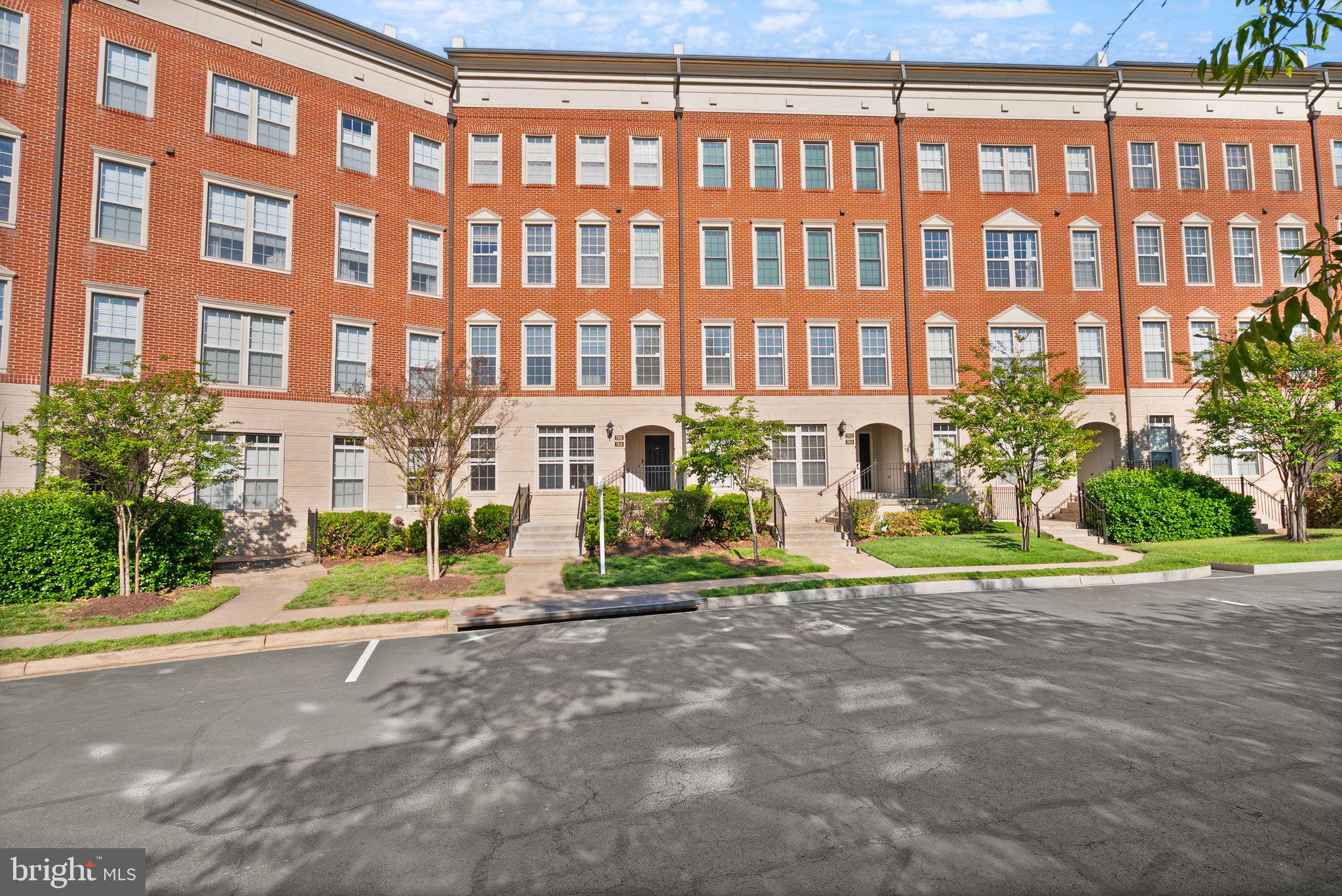 MADISON CRESCENT - Residential