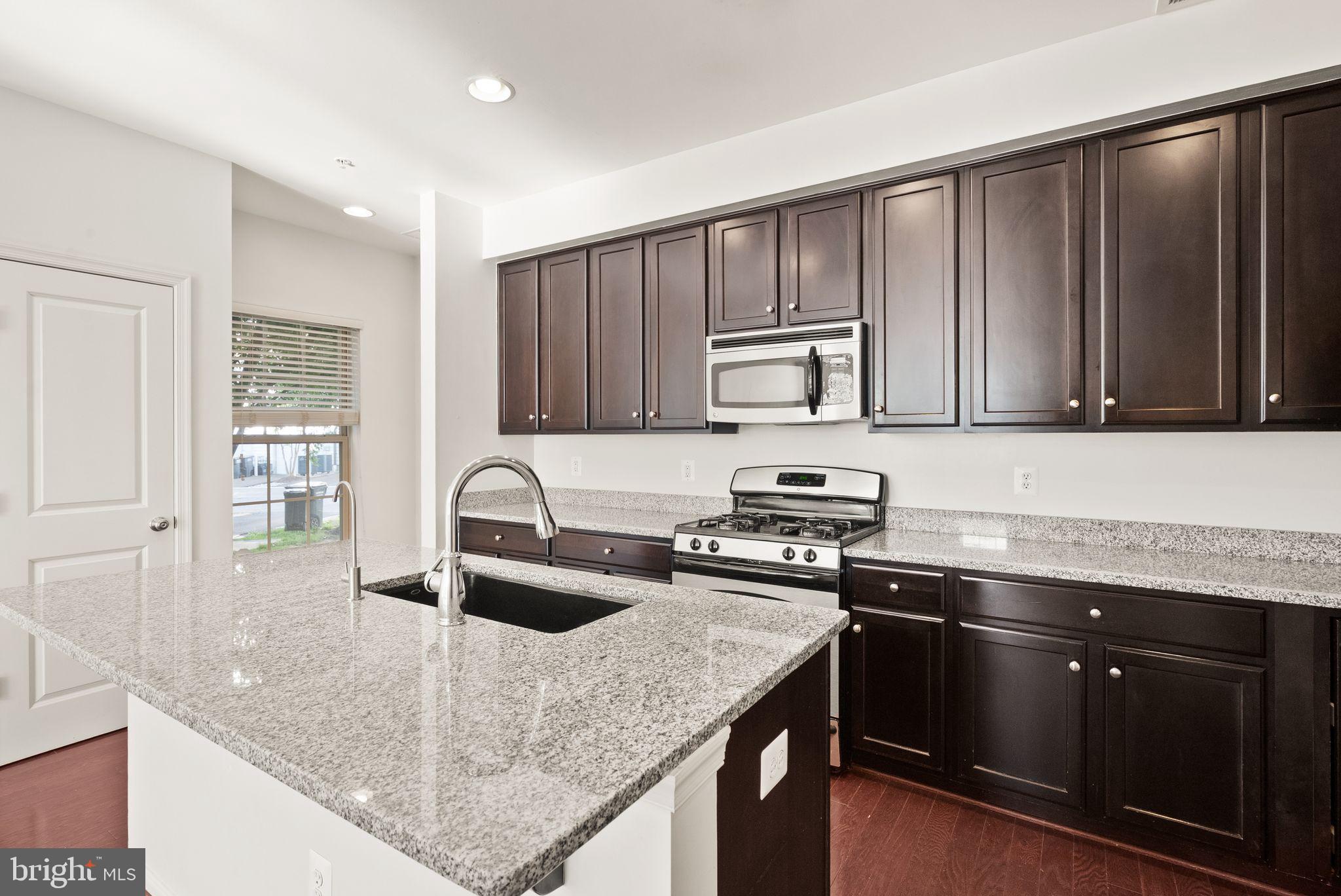 MADISON CRESCENT - Residential