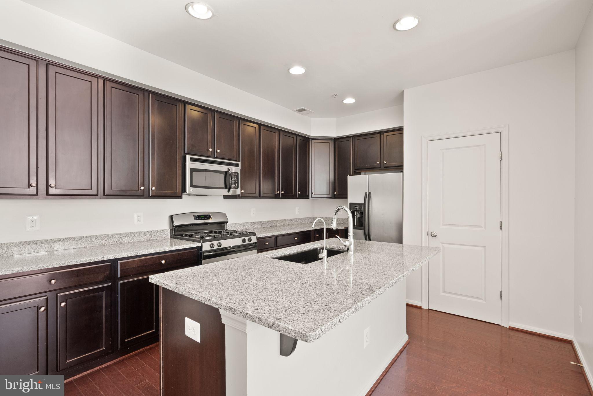 MADISON CRESCENT - Residential