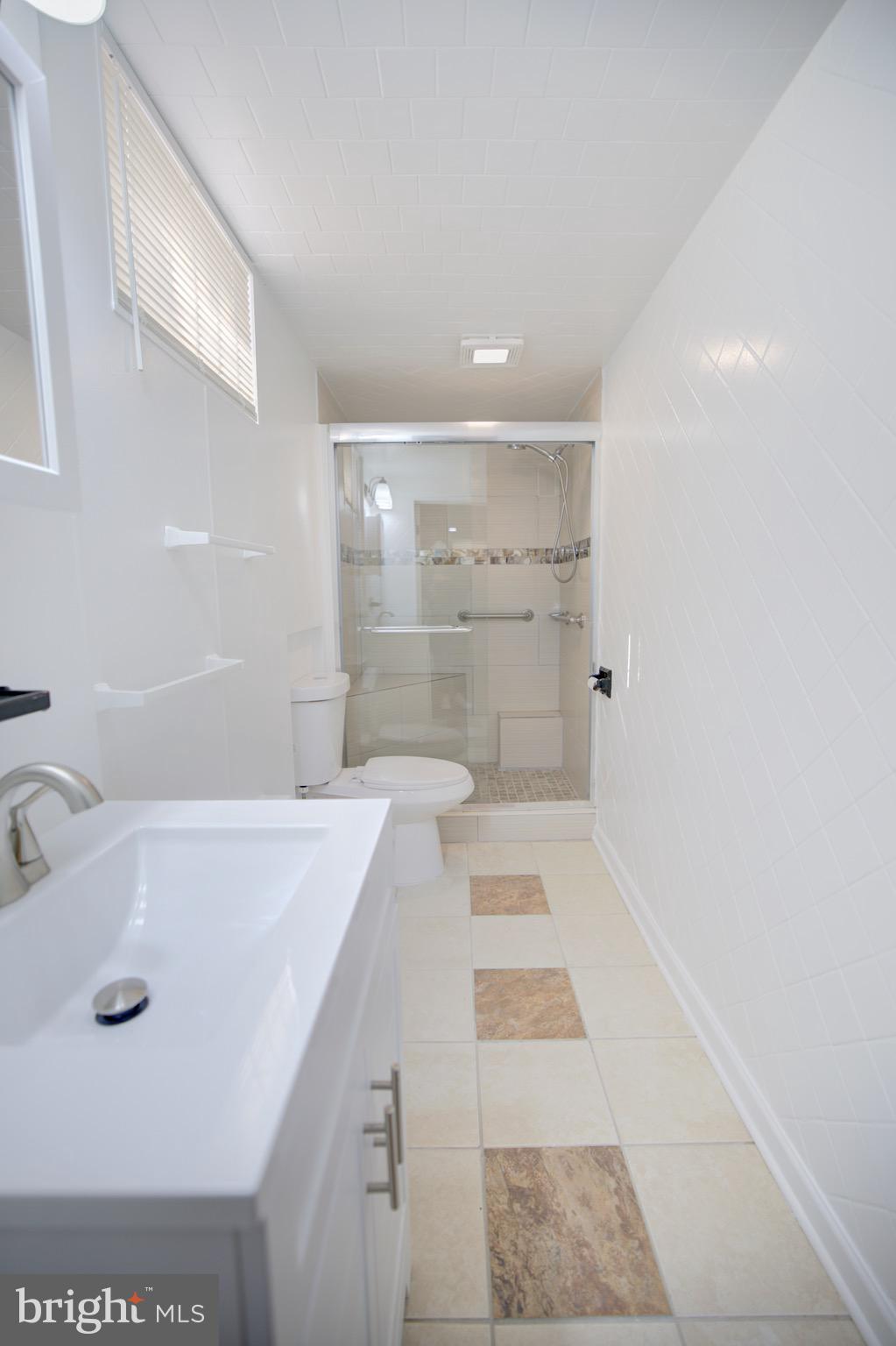 HAMILTON HILLS - Residential Lease