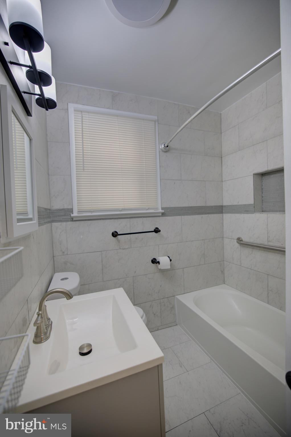 HAMILTON HILLS - Residential Lease