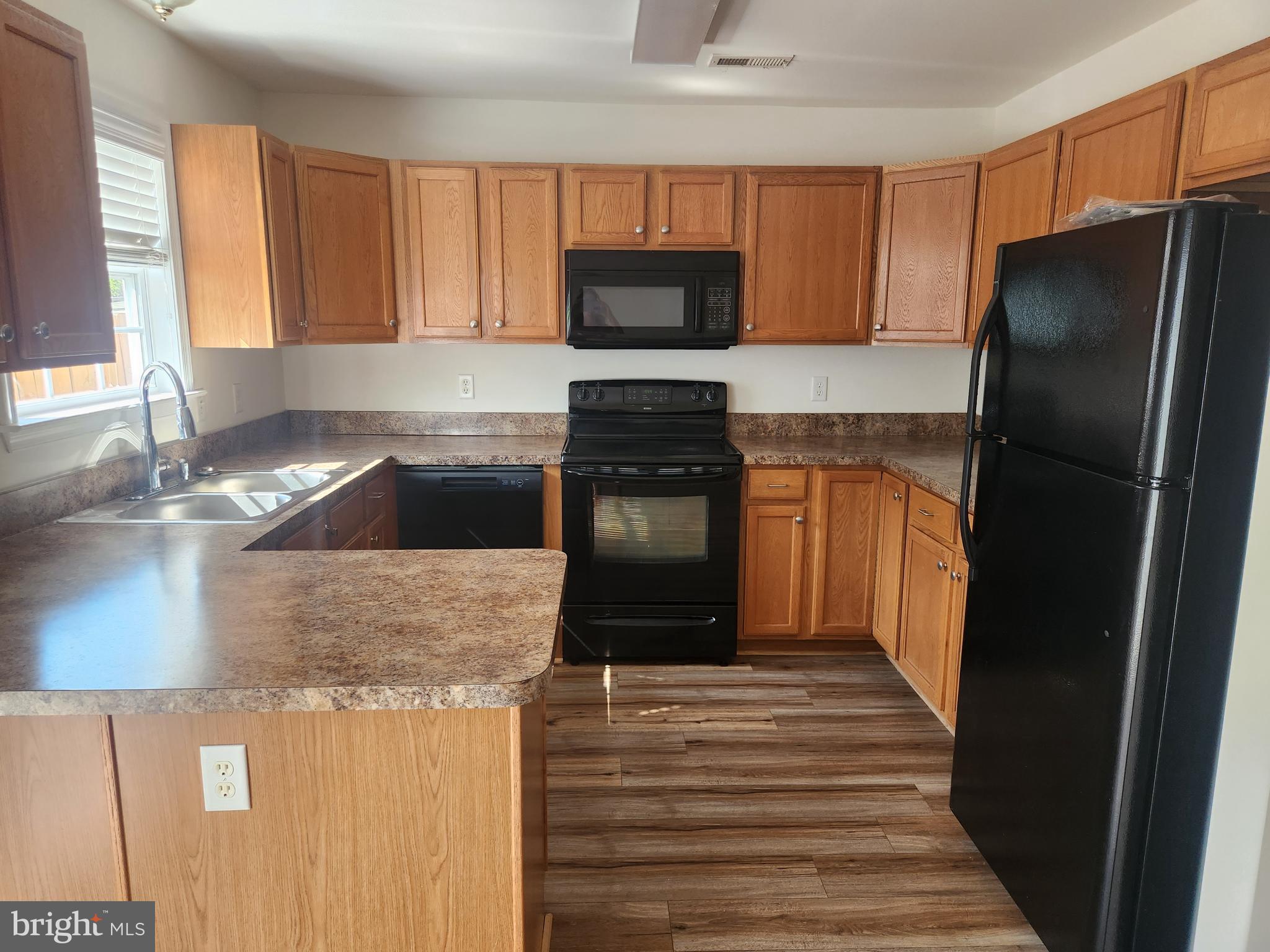 THE TOWNES OF RIDGEWAY - Residential Lease