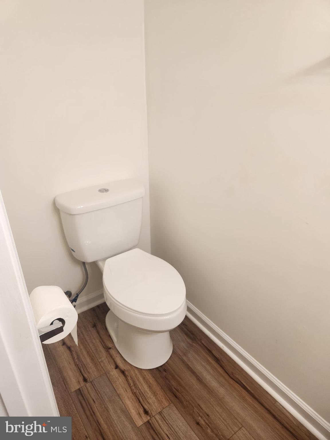 THE TOWNES OF RIDGEWAY - Residential Lease