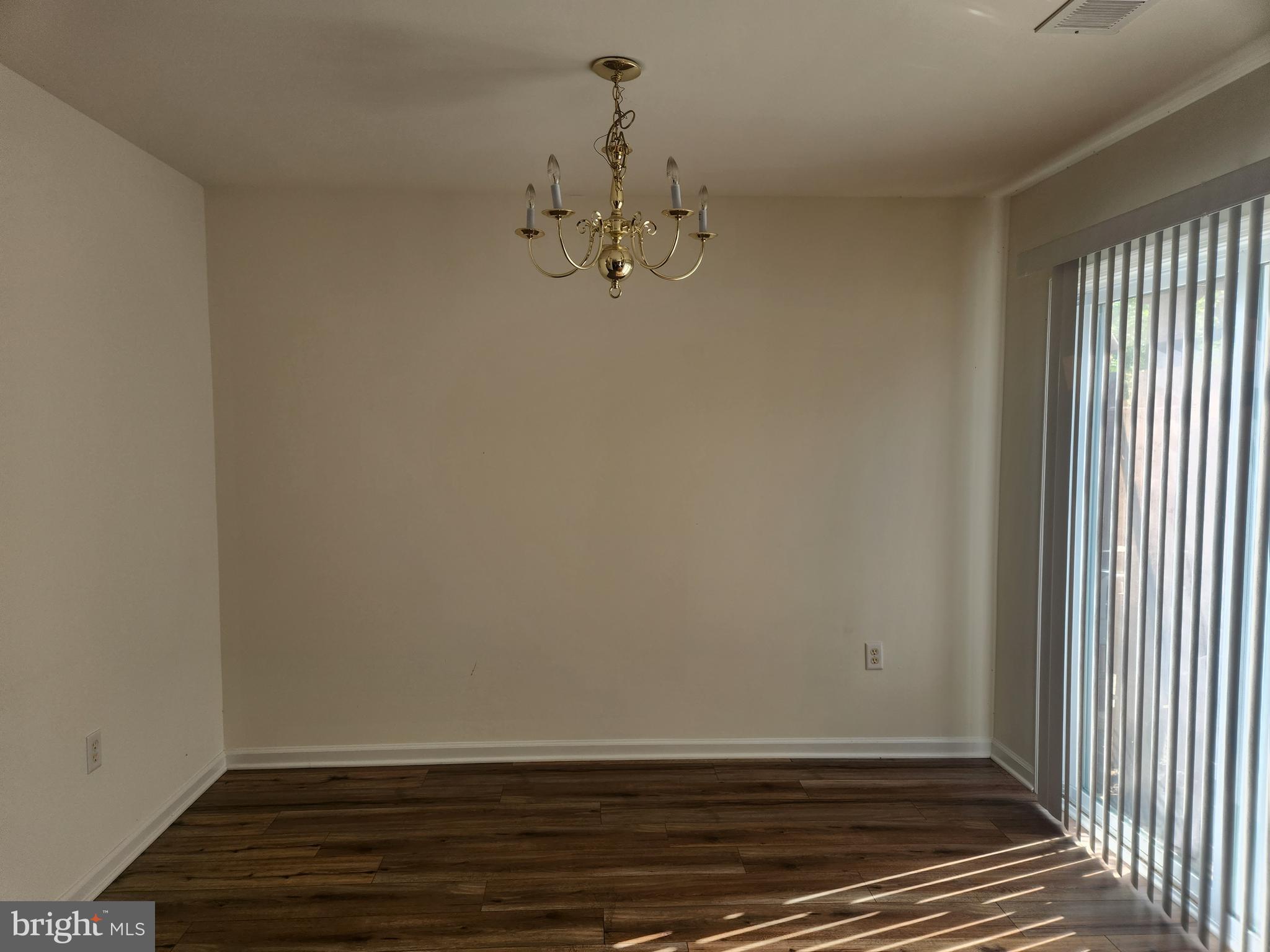 THE TOWNES OF RIDGEWAY - Residential Lease