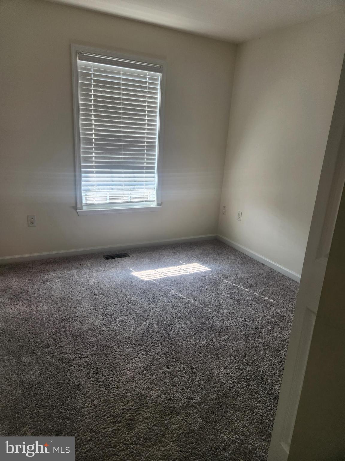 THE TOWNES OF RIDGEWAY - Residential Lease